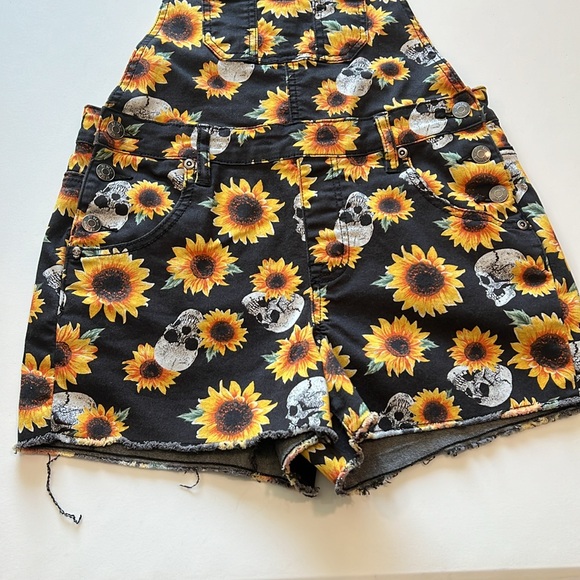 HT denim - sunflower and skulls short overalls, xs - Picture 3 of 6